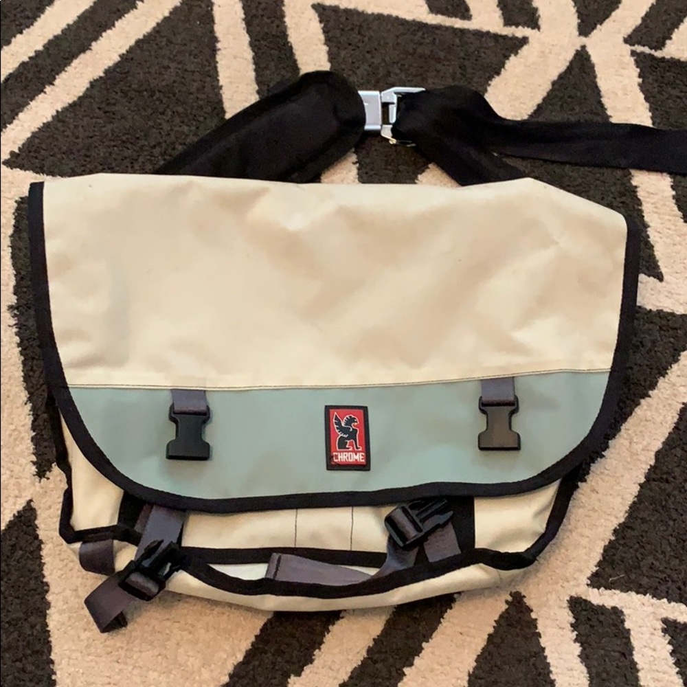 Chrome Mini Metro Messenger Bag